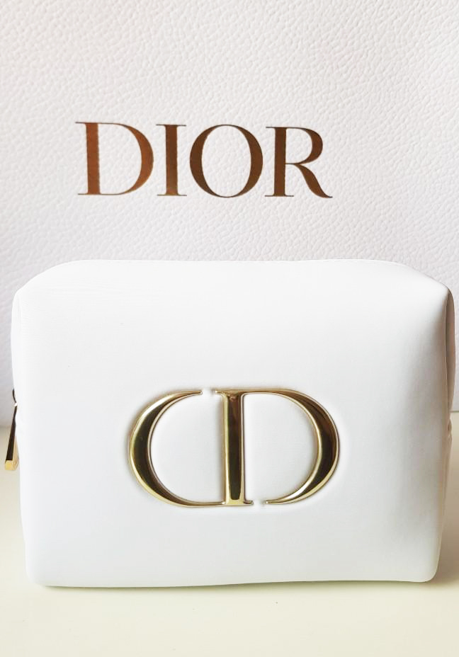 Dior Golden Makeup Cosmetic Bag 1 pc. กระเป๋าอเนกประสงค์สุดหรู สีขาวโลโก้ทอง หรูหราในแบบฉบับสาวดิออร์